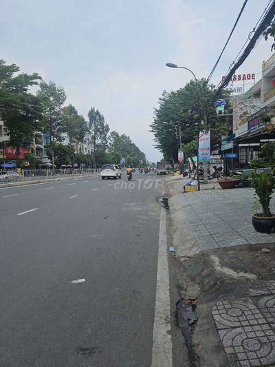 Mặt tiền Tên Lửa 4 tầng, 4mx20m, sát 2 mặt tiền đường 40m đúng 1 căn