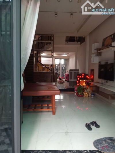SIÊU HIẾM, GẦN CHỢ, Ô TÔ ĐỖ CỬA, DUY NHẤT KHÔNG CÓ CĂN THỨ 2