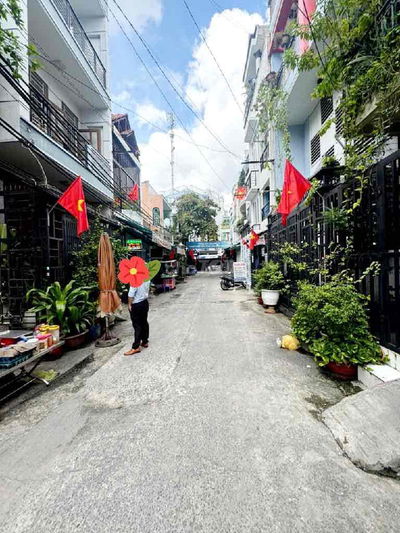 Nhà P.1 Quận 8 mà hẻm còn to - 50m2 - 4 tầng - 4 phòng , Hơn 6ty