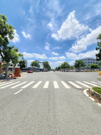 Bán nhanh lô đất 5x20m, 100m2 hai mặt tiền, view công viên - đông nam