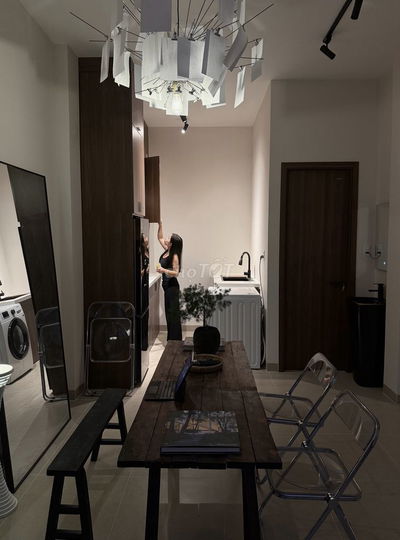 Bán gấp nhà mặt tiền hxh 8m + full nội thất phong cách mid - century