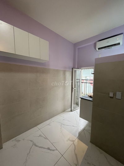 Có nội thất,có ban công