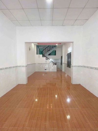 Cho thuê nhà mặt tiền gần chợ Xóm Nghèo