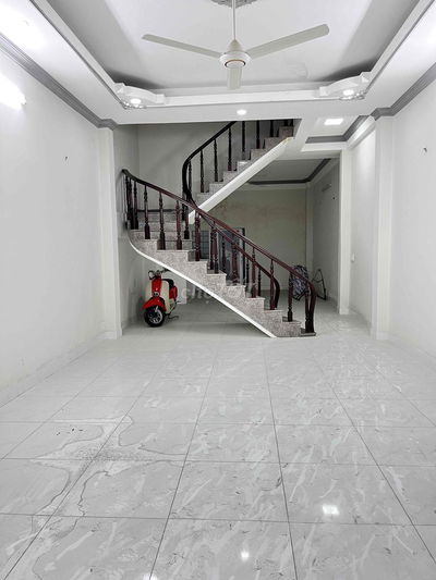 Cho thuê nhà 3 lầu giá rẻ 15 triệu nhà mới sạch đẹp