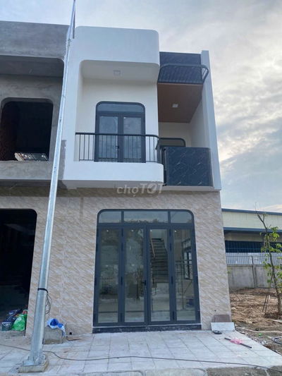 Nhà 1 Trệt 1 Lầu Để Ở - Đầu Tư Sinh Lợi Nhuận Mau ( Khu Vực SẦM UẤT )