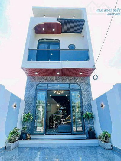 NHÀ HOÀN CÔNG SIÊU ĐẸP 120m2, TẶNG NỘI THẤT, KẾ ỦY BAN, TRƯỜNG HỌC VÀ BỆNH VIỆN CÁCH 500m