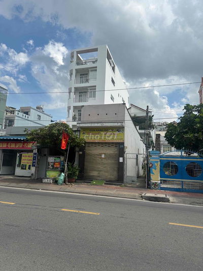 Nhà mặt tiền đường Trần Xuân Soạn viêw sông cực đẹp !