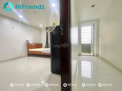 Căn hộ tách bếp đủ nội thất có ban công ở Đỗ Xuân Hợp, Phước Long B