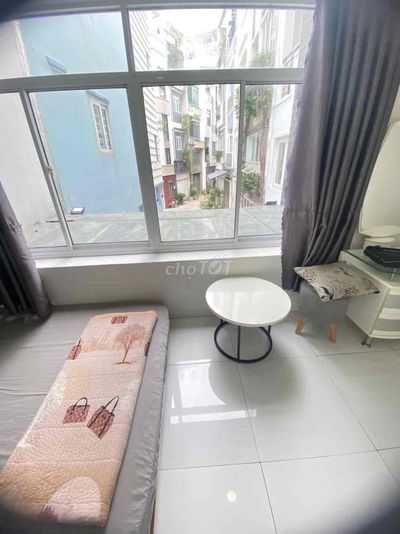 Trống lại phòng cửa sổ lớn gần Ueh Nguyễn Tri Phương quận 10