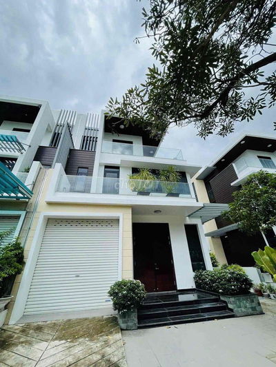 VILLA SÂN VƯỜN LUCASTA 175m2 1 TRỆT 2 LẦU 4 PHÒNG NỘI THẤT CAO CẤP MỚI