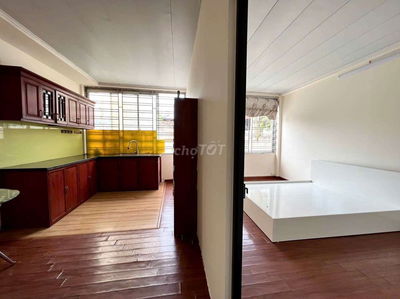 Cho thuê CCMN 2n1k 70m2 full đồ. Phòng rộng thoáng, ban công rộng