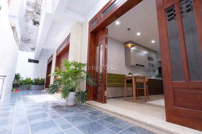 Siêu phẩm 5 tầng nhà phố Nguyễn Lam - full nội thất đẹp