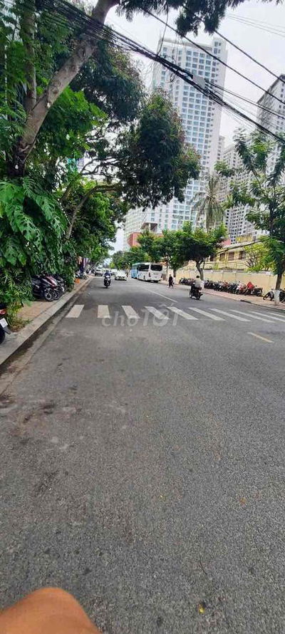 Chuyển nhượng căn nhà 225m cách đường Hòn Chồng 40m gần biển