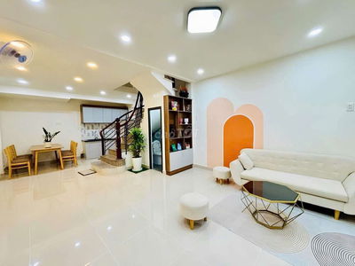 🏡Nhà Đúc 3 Tầng - Cạnh Đầm Sen -
🍀 DT: ngan4,5 dài 9m
 Nhỉnh 4 tỷ