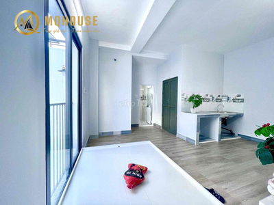 studio ban cong đón ánh sáng nằm ngay trung tâm Bình Thạnh