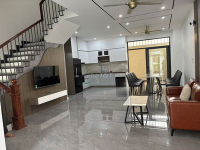 Cho thuê căn 1 trệt 2 lầu Verosa Khang Điền đầy đủ nội thất mới 100%.