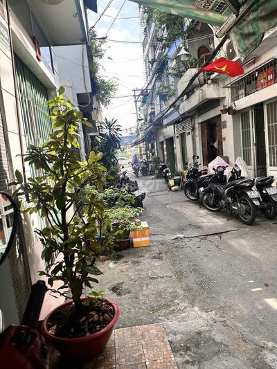 Nhà quận 5 hẻm xe hơi giáp q1