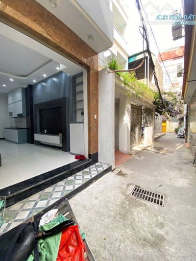 8,2 Tỷ- Nhà xây mới hiện đại 6 tầng, có thang máy, thiết kế thông minh, đầy đủ công năng