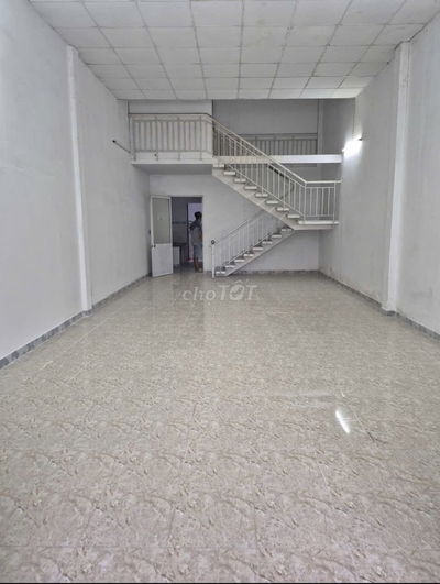 Cho Thuê Nhà Kho DT 5 x 20m Gác lửng 140M2sd. Giá 12 triệu