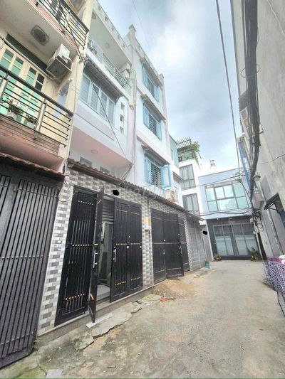 Nhà hẻm xe hơi Lạc Long Quân - 1 trệt 3 lầu 7PN - Giá 5.55 tỷ Tl