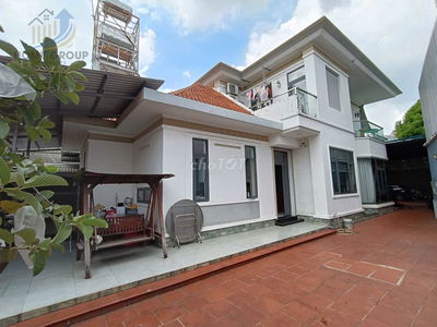 Cho thuê 1000m² siêu biệt thự vườn, mặt tiền đường Linh Đông.