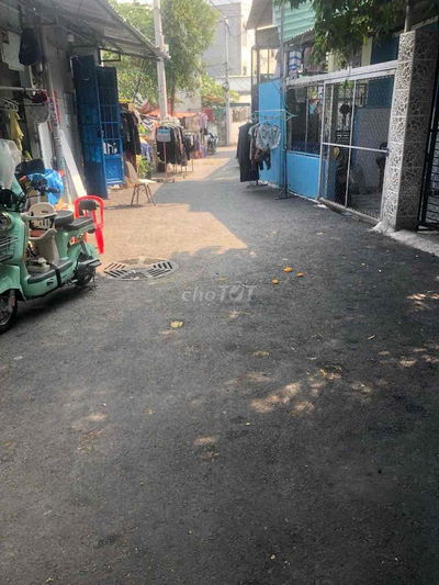 nhà ở liền kề 2 phòng ngủ , có gác suốt đường số 7