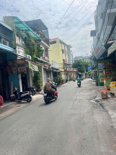 BÁN GẤP NHÀ 2 LẦU MẶT TIỀN KHU VIP - VỪA Ở VỪA KINH DOANH - VỊ TRÍ ĐẸP
