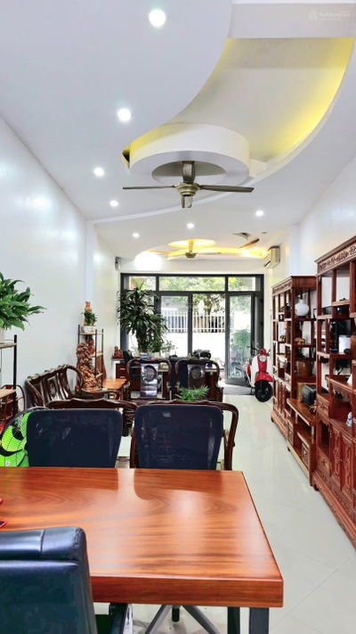 Nhà dưới 8 tỷ, nhà mới xây 3 tầng 1 tum, đường ô tô tránh, xe để trong nhà