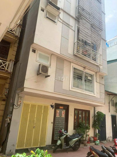 Bán nhàriêng Phố cổ Hoàn Kiếm - oto đỗ cửa,sân chung rộng, mặt tiền 7m