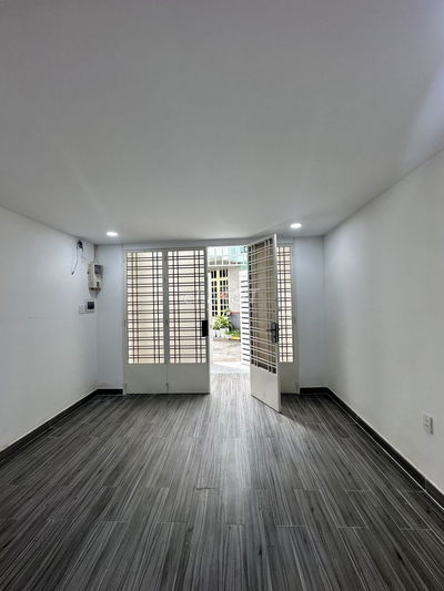 Cho thuê nhà gần ngã tư Âu Cơ - Lạc Long Quân 6PN giá 25tr/tháng TL