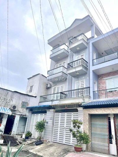 Nhà Khu Tên Lửa 4x18 3 Lầu 4 Phòng Ngủ Đường 8M