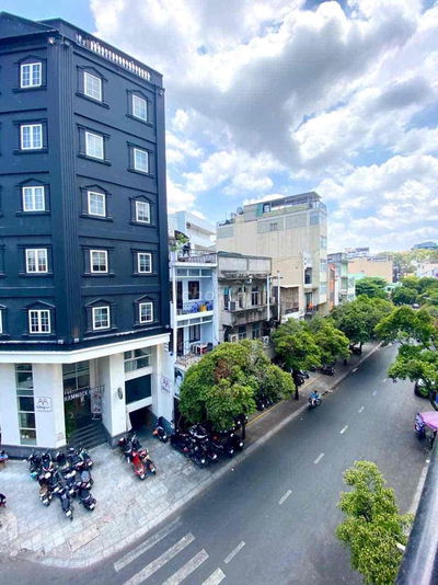 cho thuê nhà ngang  KHỦNG 14m mt đg Q10