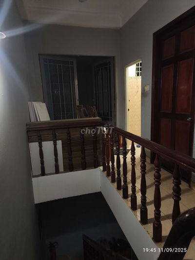 P lâu 3, bạn công cửa sô ,  hoa sứ,phan xích Long, siêu thị rach miễu