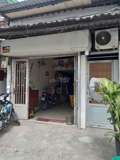 Phòng trọ Trệt và gác lửng DT 30m2.Đường phạm Hùng