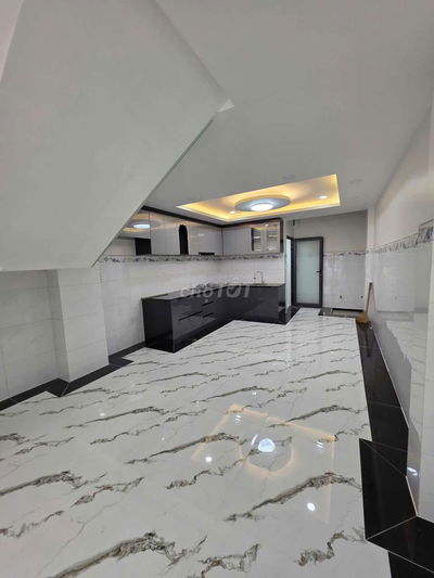 5 PHÒNG 4 X 20M MẶT TIỀN ĐƯỜNG CHỢ LỚN