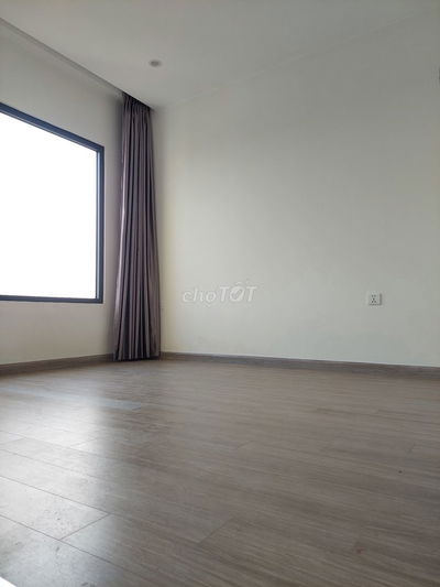 Cho thuê gấp căn hộ 2 phòng ngủ (2wc) Vinhomes Grand Park, có bếp rèm.