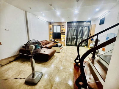 Giá tốt Triều Khúc, dân xây khung cột, 3 ngủ, gần ô tô, nở hậu