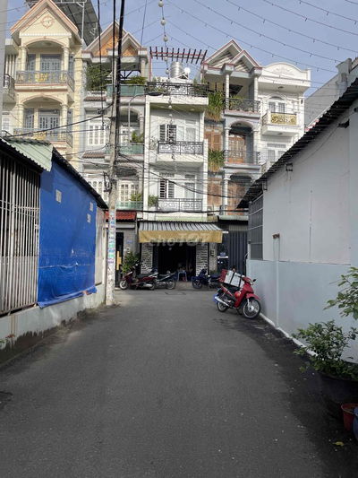 Dãy trọ 5x20m hẻm 973 Nguyễn Ảnh Thủ Quận 12 Xây Căn Hộ Dịch Vụ