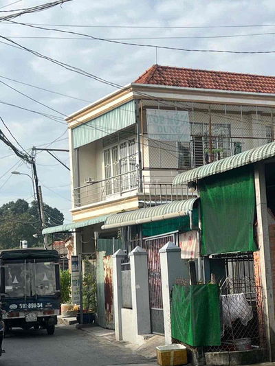 nhà lầu shr gần chợ hóc môn HCM,vị trí kinh doanh…..