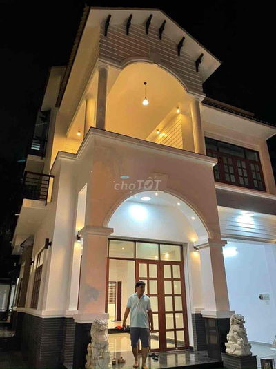 Biệt thự cho thuê 10x27m kc 2tấm giá 50trieu/th sát eon tên lửa