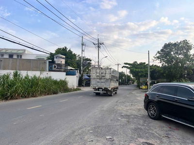 đất làm xưởng xe công ok luôn ạ. giáp ranh q12 hóc môn