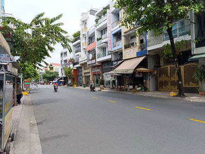 Nguyên căn, MT số 13 Trần Hưng Đạo, tiện kinh doanh, đường 16m, hè 3m
