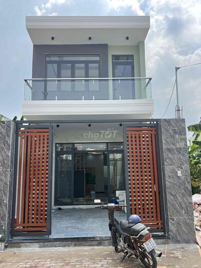 NHÀ MỚI XÂY XONG .THÁI SƠN LONG HẬU .GẦN TRUNG TÂM THƯƠNG MẠI