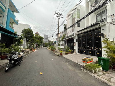 Bán nhà Hoàng Ngọc Phách, Tân Phú 94m2, ngang 4.7m - Hẻm xe tải 10m