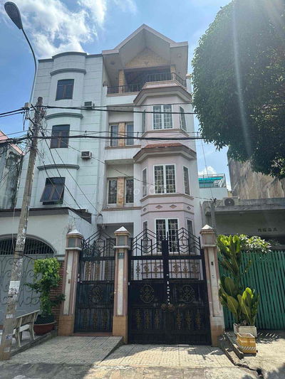 Bán nhà 5x20m có gara xe hơi 3.5 tấm đối diện Công viên