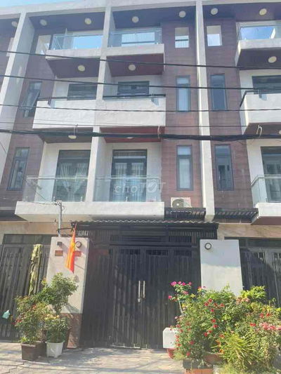 Bán nhà 9 tỷ giá tốt khu tên lửa, DT: 4x20m 3.5 tấm gần CV