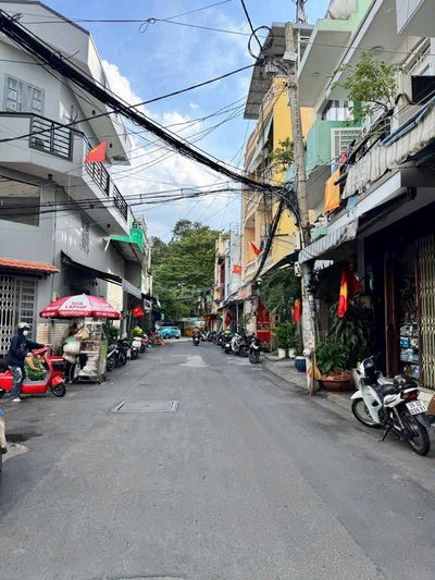 Nhà Phố Đẹp Đường 835B Cần Đước -Gần KCN Cầu TràmVị Trí Sổ Hồng Riêng
