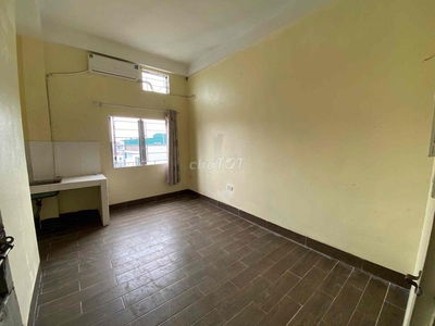 Nhượng phòng tầng 2 ngõ 139 phố Trần Hòa free tiền nhà tháng 9