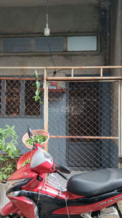 Nhà gần đường go xoài , lê văn qươi, mặt tiền hẻm tư do đi lại.