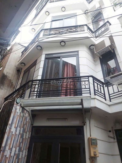 Nhà nguyên căn gần ngay mặt tiền